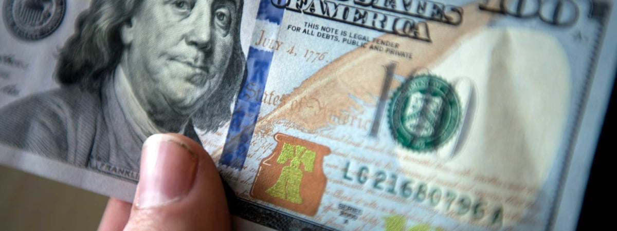 Банки Беларуси будут принимать потертые и порванные купюры — какие деньги можно сдать, а какие кассир не возьмет