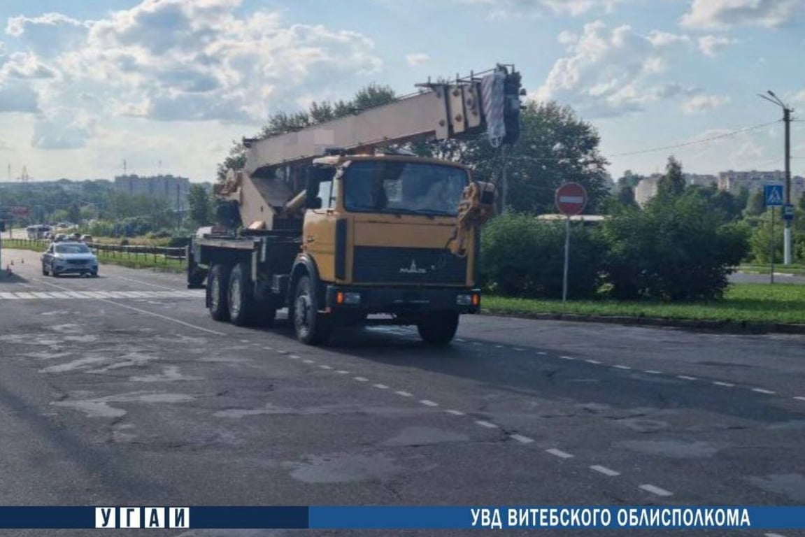 Кран сбил женщину в Орше. Фото ГАИ