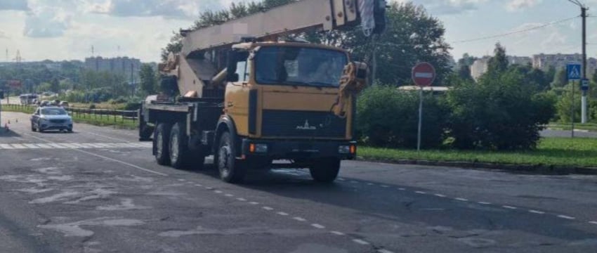 Кран сбил женщину в Орше