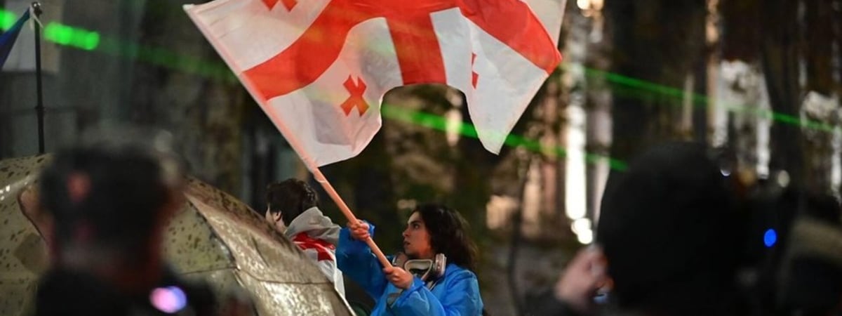 В Грузии прошла масштабная акция протеста. На ней Зурабишвили объявила о создании "платформы сопротивления"