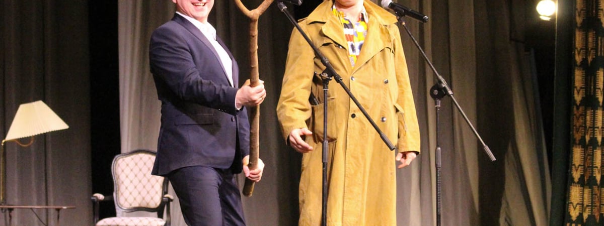 Виза в Москву, бомж на сцене и индеец Максим — четыре смешные истории от театра юмора «Канкан»