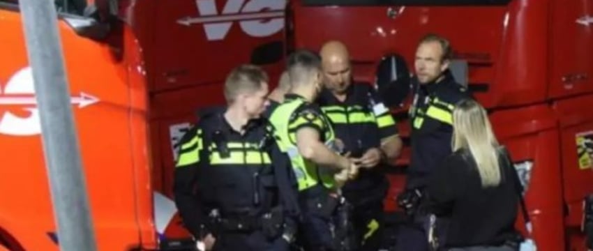 В Нидерландах белорус-дальнобойщик ранил троих коллег и скрылся