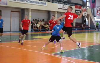 Разгромы гандболистов, старт «Ритма» и неудача хоккеистов — спортивные новости выходных