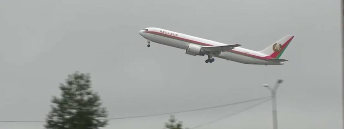 Лукашенко улетел в Москву в день рождения Путина — Видео