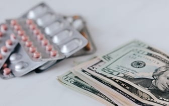 В 2023 году лекарства дорожали почти в пять раз быстрее, чем непродовольственные товары в целом