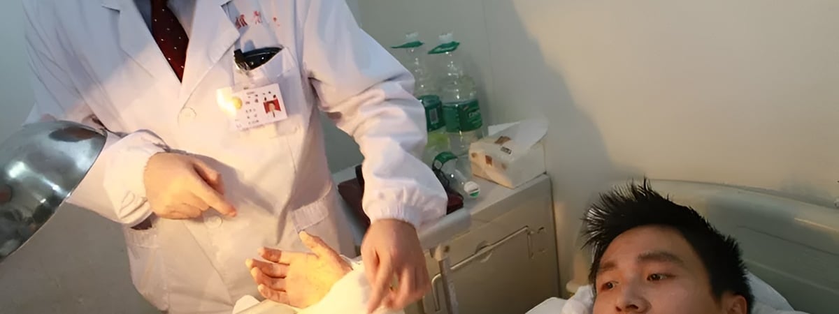 В Китае врачи пришили мужчине отрезанную руку к ноге — так и было задумано — Фото
