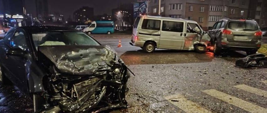 Три автомобиля столкнулись в Барановичах