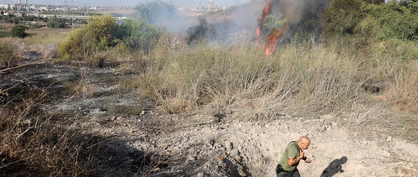 Хуситы, поддерживаемые Ираном, впервые нанесли удар по Израилю баллистической ракетой.