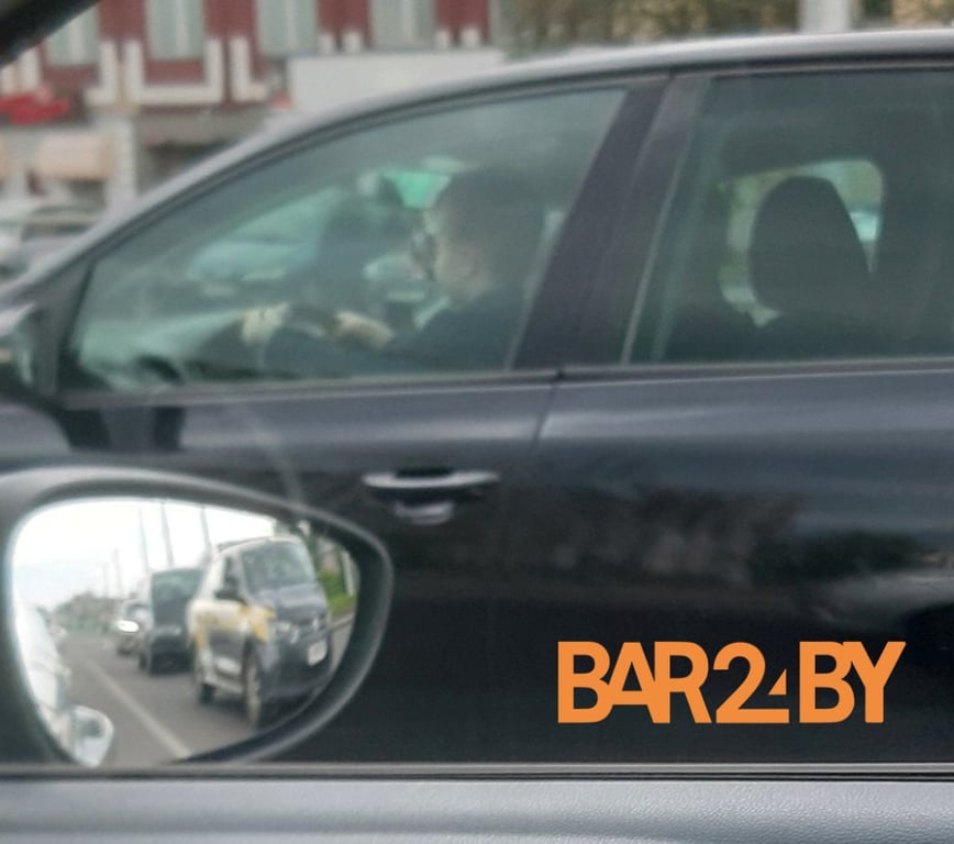 Ребенок ехал за рулем авто в Барановичах. Фотофакт