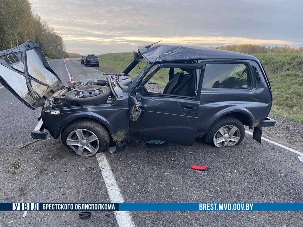 В Барановичском районе перевернулась Lada — два человека пострадали
