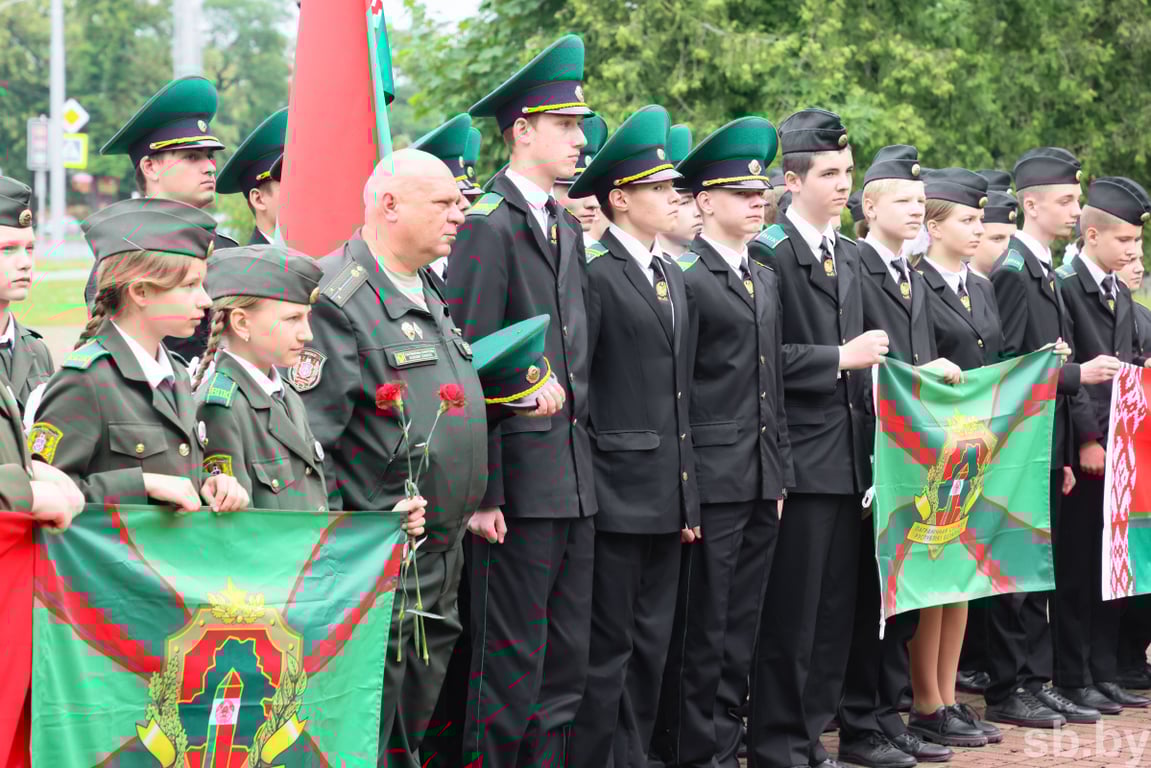 Крестный ход «Церковь и армия» совершил в Бресте памятные литии по пограничникам, отдавшим жизни за Родину
