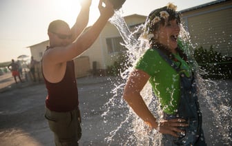 В Гродно мужчина облил женщину холодной водой, та пожаловалась в милицию — что было дальше