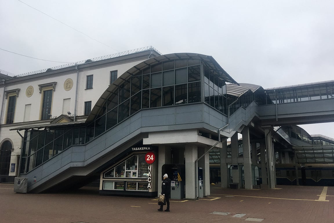 Пешеходный мост витебского вокзала. Фото Сергея Серебро