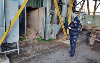 «Услышали звук удара» — В Городокском районе обнаружили в шахте зерносушилки тело 57-летнего мужчины — Фото