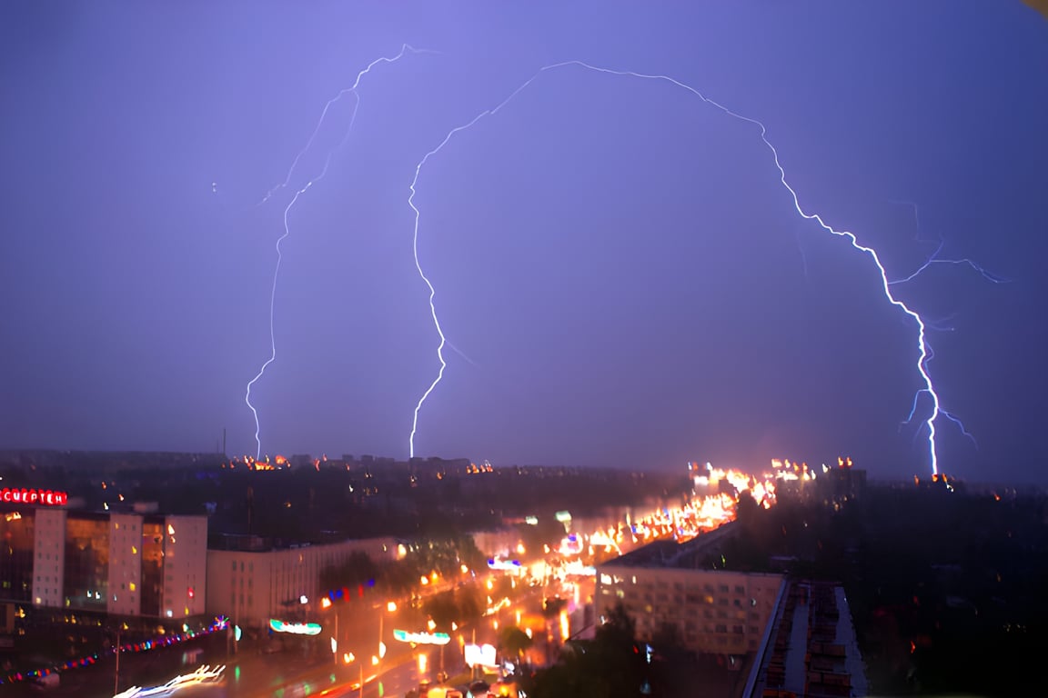 Гроза над Витебском. Фото Сергея Серебро