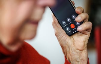 «Говорили, что она может откупиться». Мошенники звонят беларусам под видом сотрудников КГБ и вымогают деньги