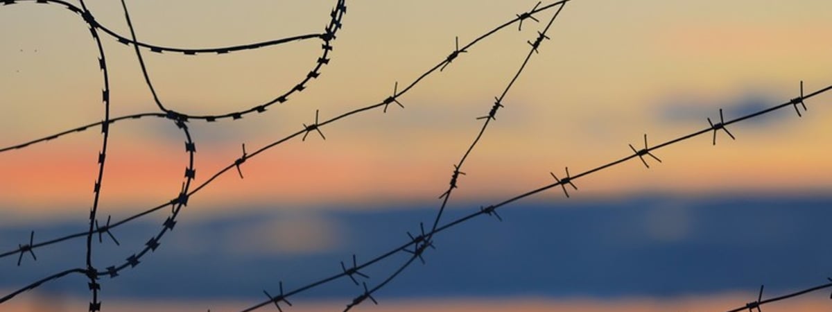 «В начале войны члены моей семьи переживали за Украину, а сейчас ездят в Россию на отдых». Белорусы поделились, как живут с войной