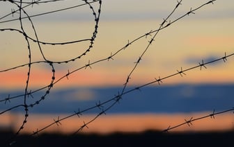 «В начале войны члены моей семьи переживали за Украину, а сейчас ездят в Россию на отдых». Белорусы поделились, как живут с войной