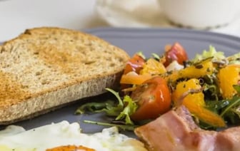 В какое время лучше завтракать?