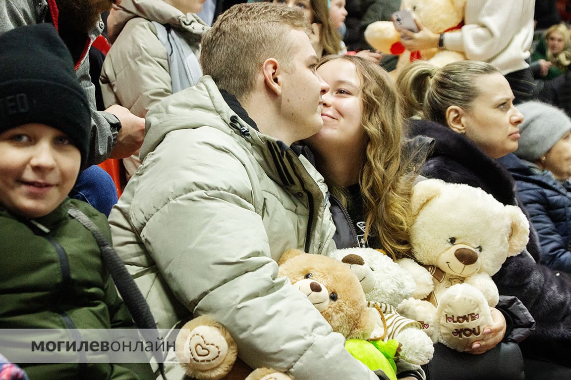 Вчера после хоккейного матча «Могилев» — «Металлург» состоялся большой благотворительный «Мишкопад»