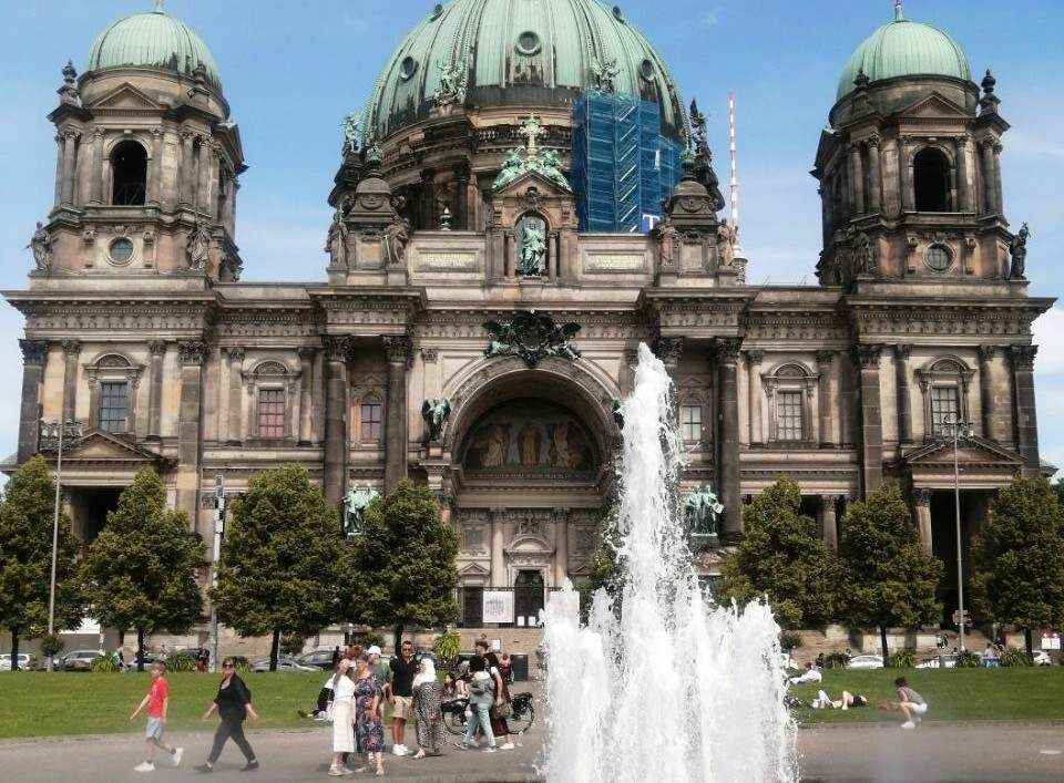 Белорусы отправились в Европу на «микрике» Renault Trafic