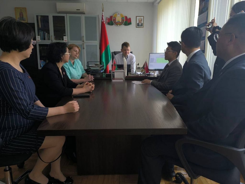 Китайский специалист дал мастер-класс по иглоукалыванию в ЦГБ Бреста