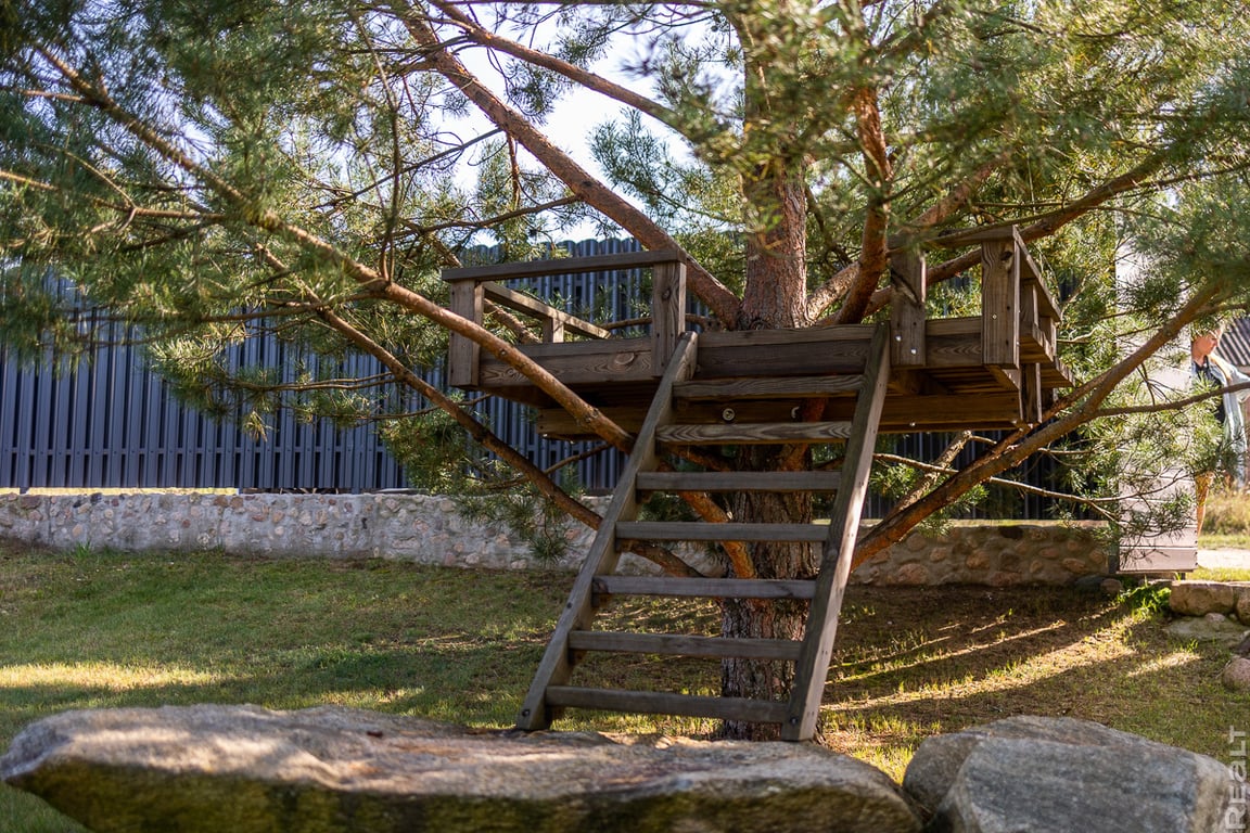 Молодая семья построила уютный дом из старого сруба. Побывали у них в гостях