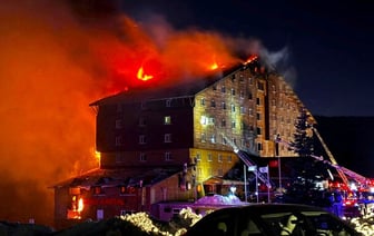 В деревянном отеле на курорте в Турции вспыхнул пожар — погибло 66 человек — Видео