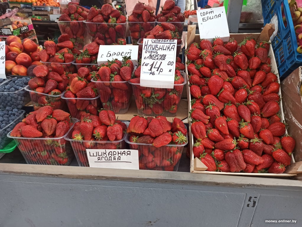 Брестская клубника на Комаровке в Минске. Что по цене?