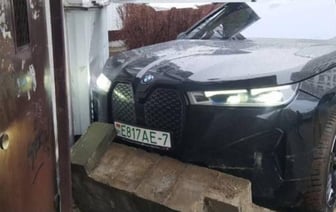 Водитель BMW въехала в подъезд дома в Минске