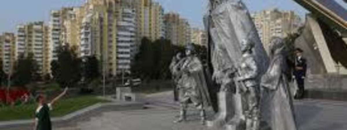 «Зачем пионерка зигует железному дровосеку?» Странное видео с Дня города в Минске