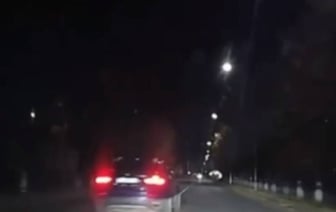 Водитель BMW стал пешеходом за обгон на перекрестке — видео