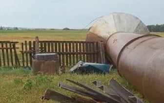 Водонапорная башня рухнула под Кобрином из-за непогоды