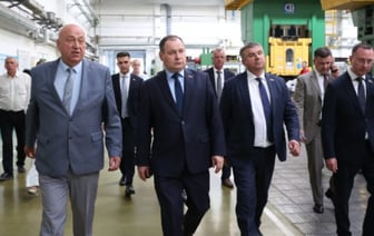 В Бресте премьер-министр Беларуси Роман Головченко ознакомился с производством газовых плит и строительством патриотического центра