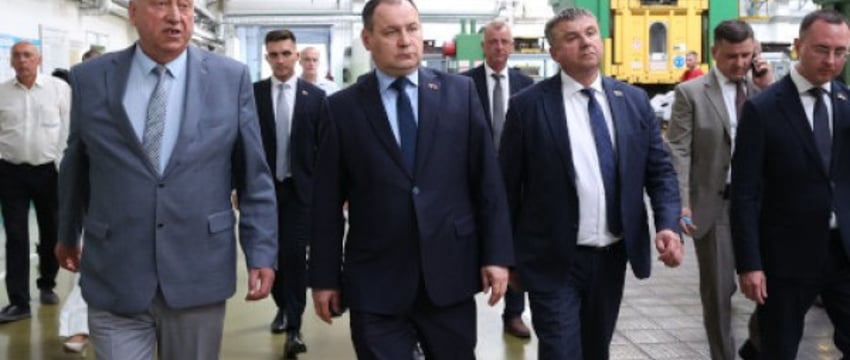 В Бресте премьер-министр Беларуси Роман Головченко ознакомился с производством газовых плит и строительством патриотического центра