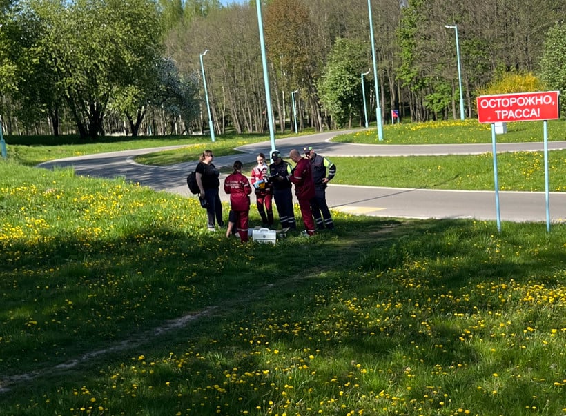 Необычное ДТП в Минске. Мужчина на электровелосипеде врезался в ограждение и вылетел с моста