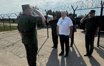Лукашенко на границе с Украиной посещает зенитный полк