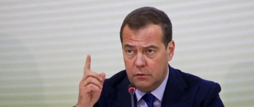 Медведев потребовал отказаться от переговоров в пользу полного разгрома Украины