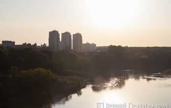 А на неманских просторах в это время бродит осень — преподаватель из Гродно спел лирическую песню