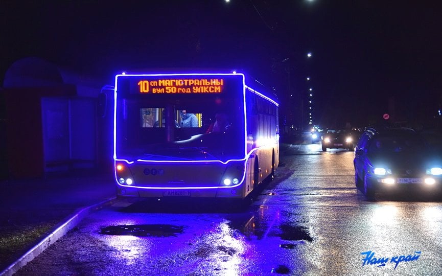За руль барановичских автобусов сели Деды Морозы