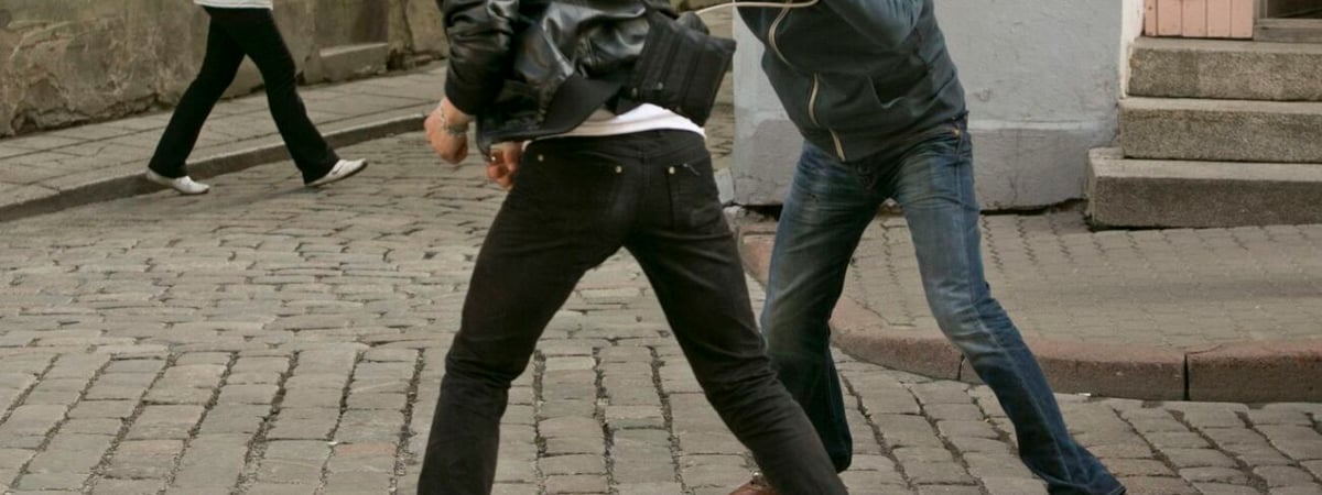 В Гродно молодые люди решили необычно поздравить друга с Днем рождения и чуть не попали в милицию