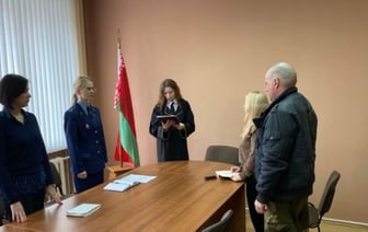 В Слонимском районе мужчина пропивал зарплату и ставил свою семью в сложное положение — в дело вмешалась прокуратура