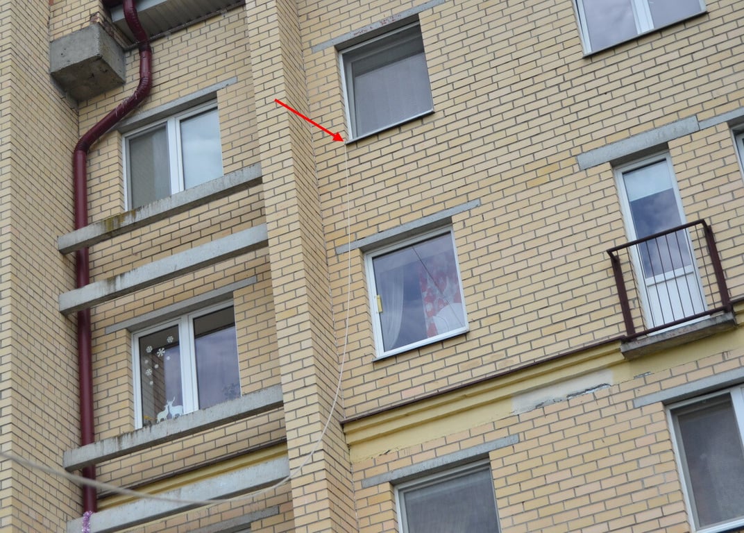 Житель Бреста организовал у дома самодельную «зарядную станцию» для электрокара