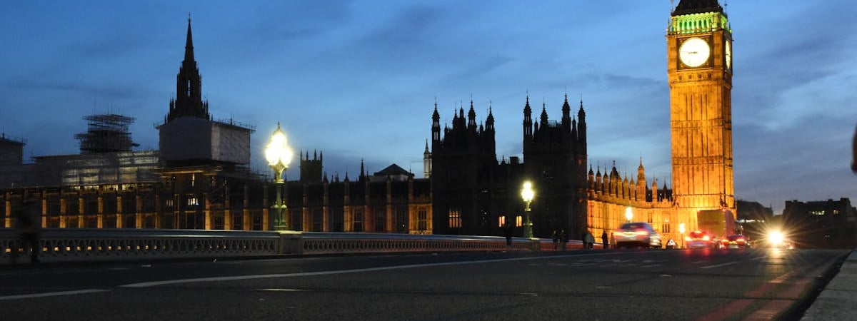 Великобритания ввела санкции еще против 20 перевозивших российскую нефть танкеров