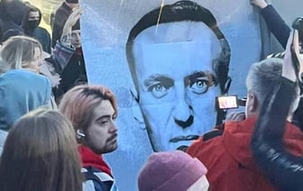 Акции памяти Навального проходят по всему миру, есть задержанные