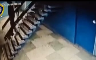 В Минске мужчина упал с лестницы в ночном клубе и погиб — Видео