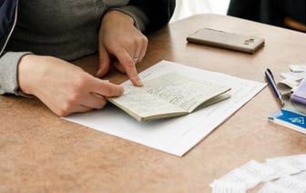 «Наша Ніва»: В характеристики бюджетников начали вносить данные о наличии апостиля диплома