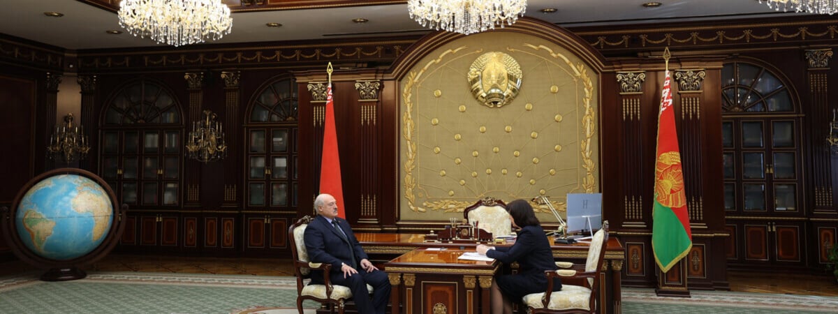 Лукашенко потребовал от Кочановой «не устраивать чехарду» в органах власти