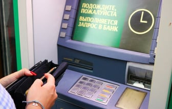 Что делать, если увидели в банкомате забытые деньги? Банк рассказал белорусам — Полезно