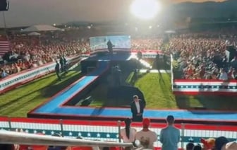 Мужчина с дробовиком и пистолетом пытался попасть на митинг Трампа